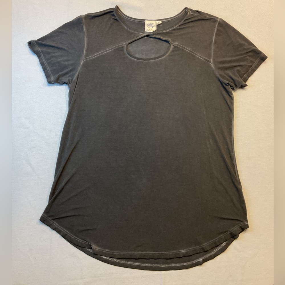 White Crow Women's Faded Dark Gray 1/4 Sleeve, Key Hole Front, Size M Charcoal